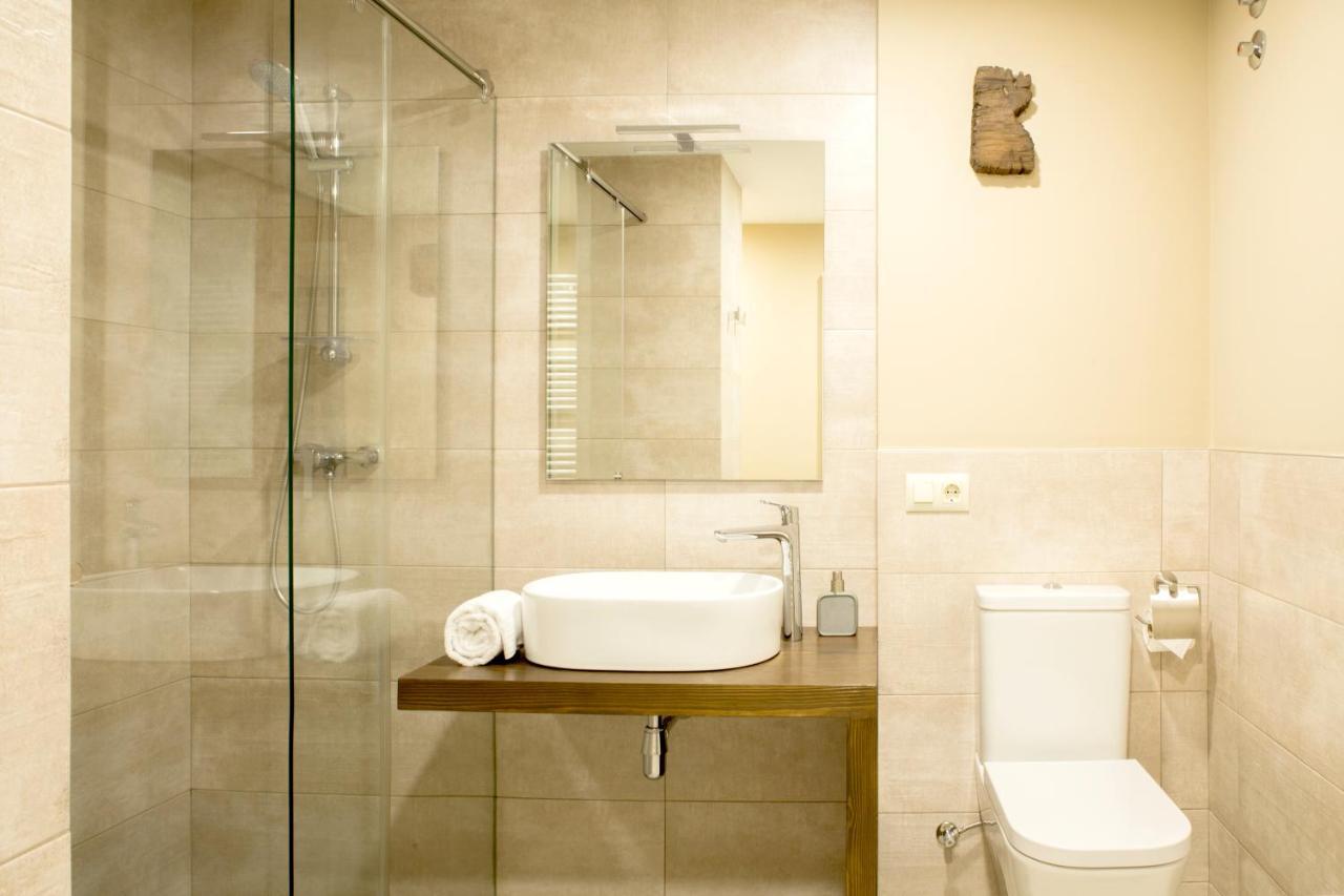 Habitacions Placa Major Санта Пау Екстериор снимка