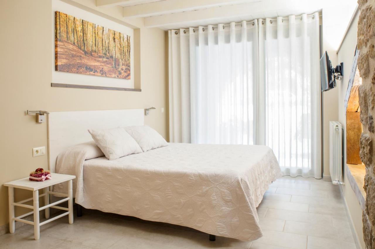 Habitacions Placa Major Санта Пау Екстериор снимка