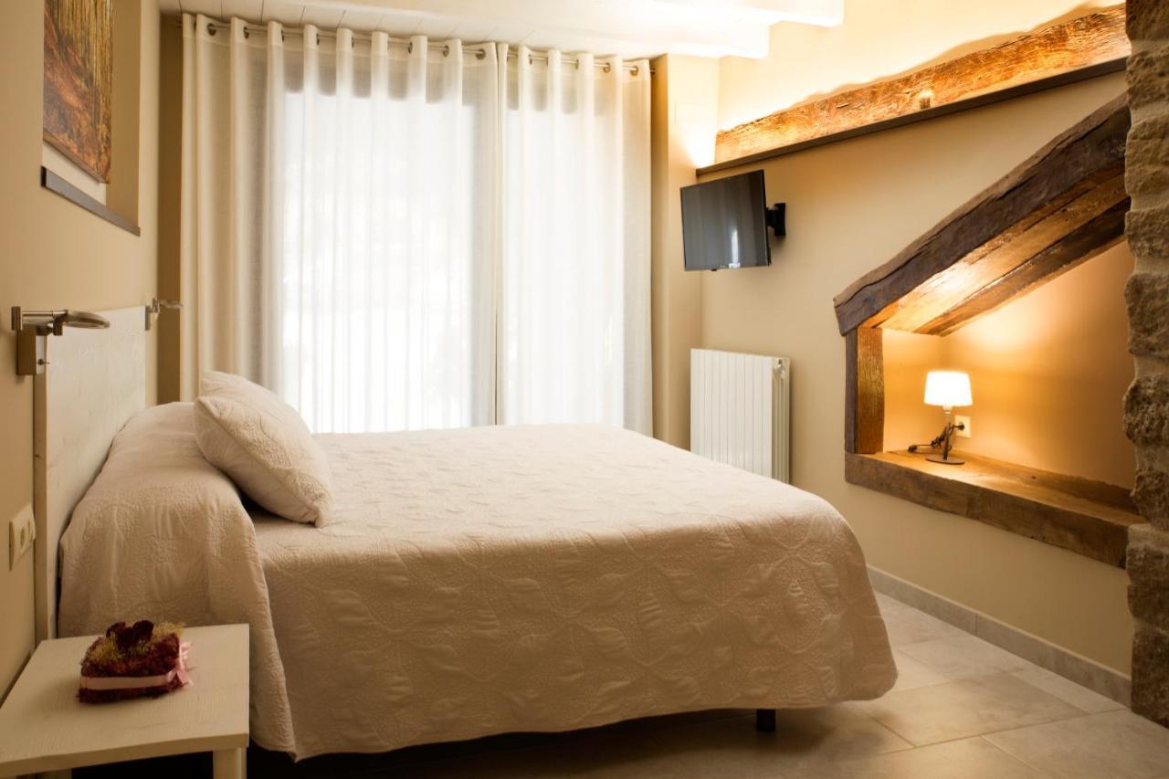 Habitacions Placa Major Санта Пау Екстериор снимка